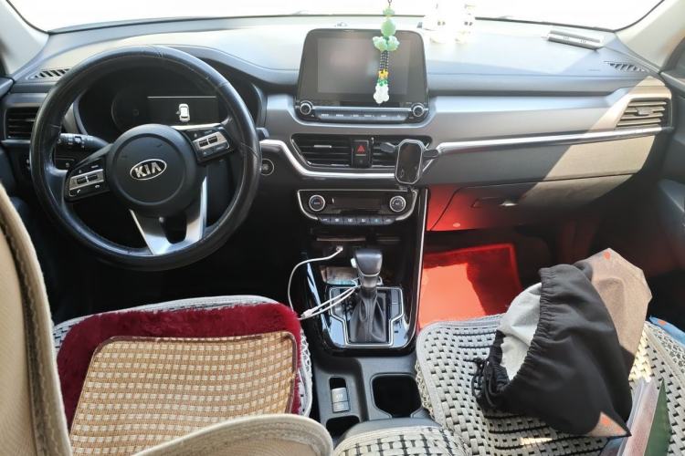 Used Kia Sportage R 2019 2.0L Automatic Smart Luxury Edition Center Console