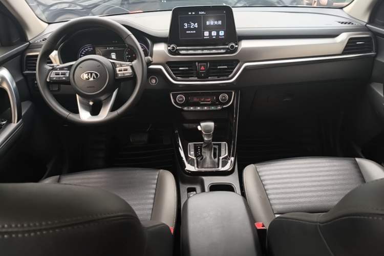 Used Kia Sportage R 2019 2.0L Automatic Smart Luxury Edition Center Console