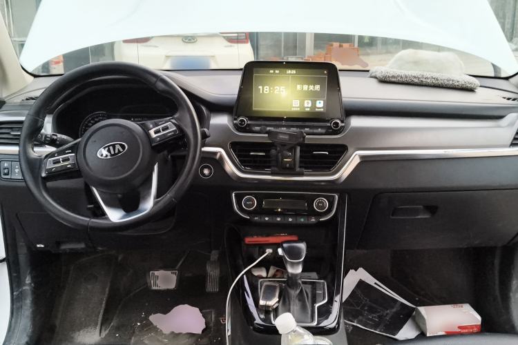 Used Kia Sportage R 2019 2.0L Automatic Smart Luxury Edition Center Console