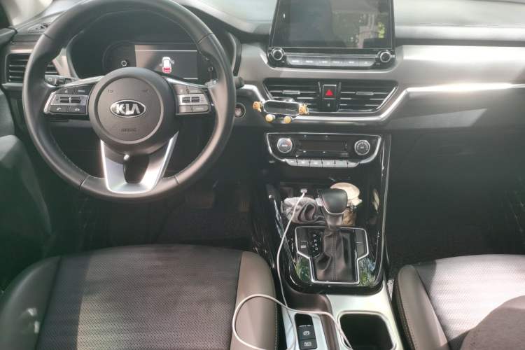 Used Kia Sportage R 2019 2.0L Automatic Smart Luxury Edition Center Console