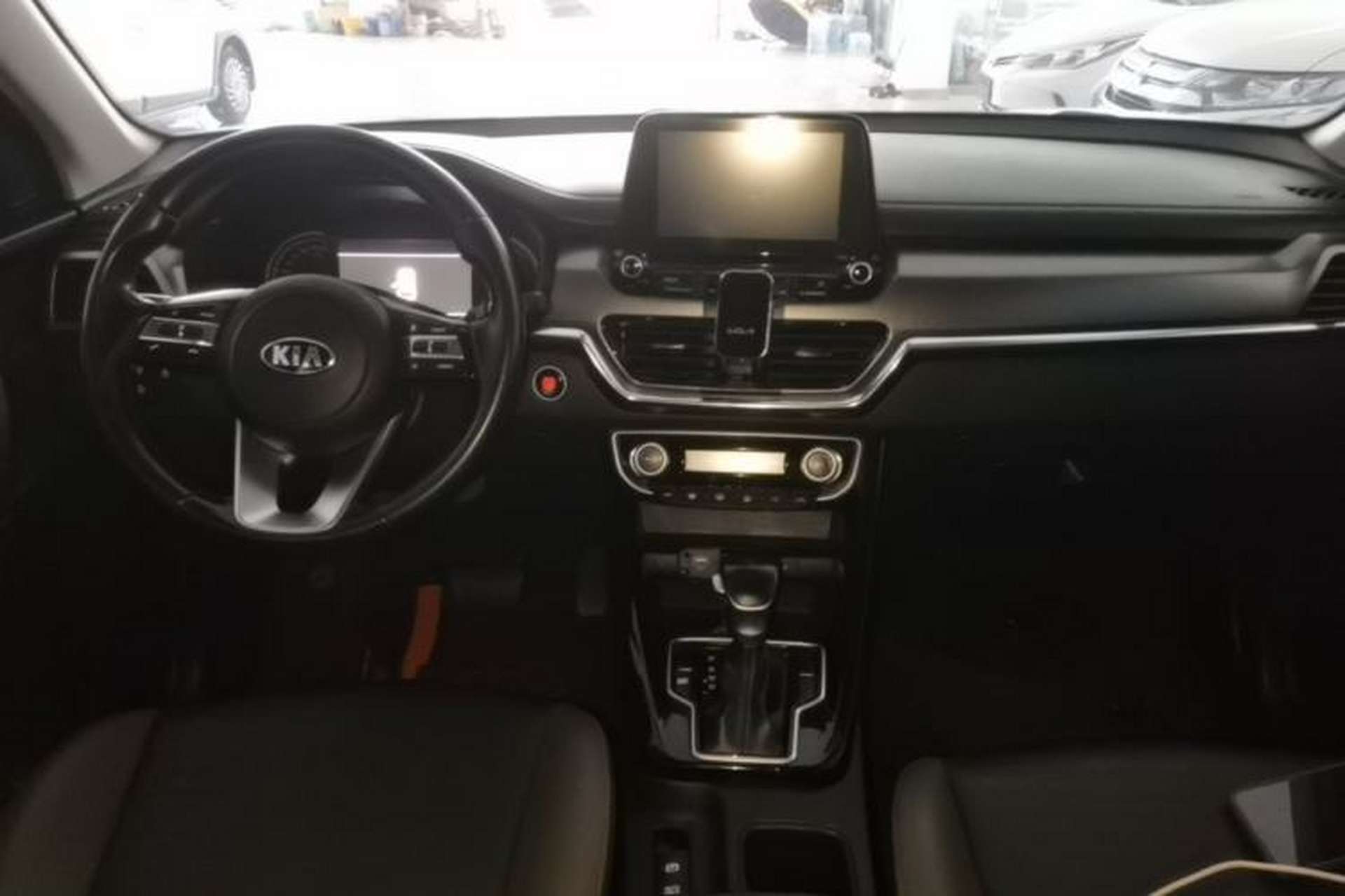 Used Kia Sportage R 2019 2.0L Automatic Smart Luxury Edition Center Console