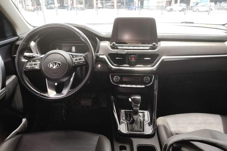 Used Kia Sportage R 2019 2.0L Automatic Smart Luxury Edition Center Console