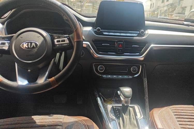 Used Kia Sportage R 2019 2.0L Automatic Smart Luxury Edition Center Console