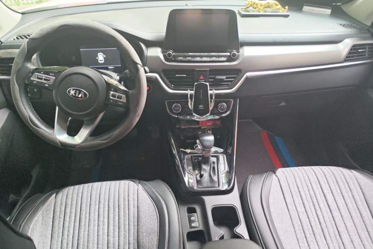 Used Kia Sportage R 2019 2.0L Automatic Smart Luxury Edition Center Console