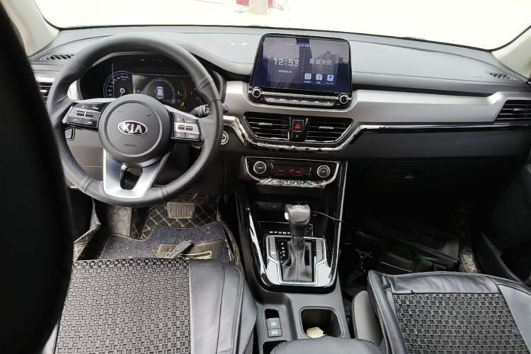 Used Kia Sportage R 2019 2.0L Automatic Smart Luxury Edition Center Console