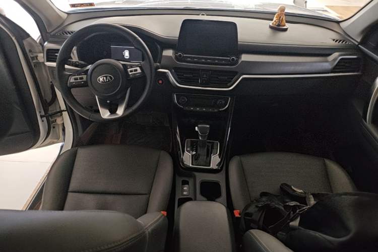 Used Kia Sportage R 2019 2.0L Automatic Smart Luxury Edition Center Console