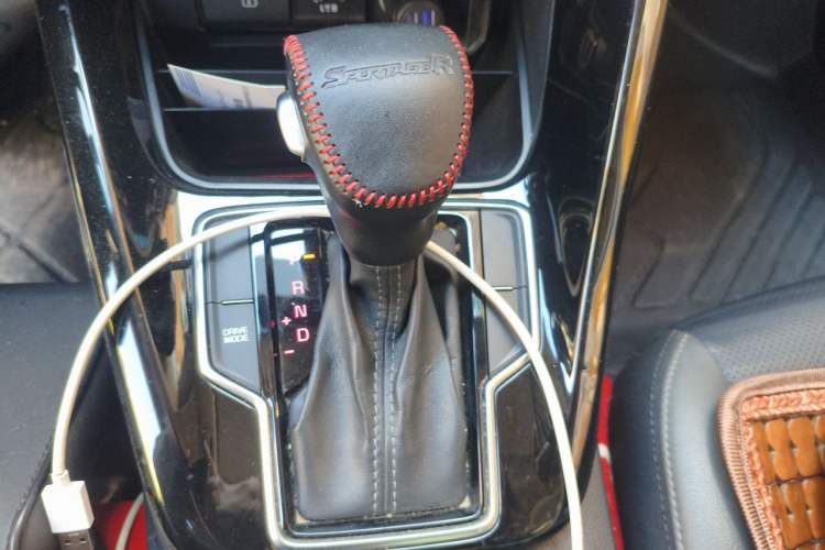 Used Kia Sportage R 2019 2.0L Automatic Smart Luxury Edition Gear Lever