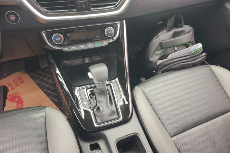Used Kia Sportage R 2019 2.0L Automatic Smart Luxury Edition Gear Lever