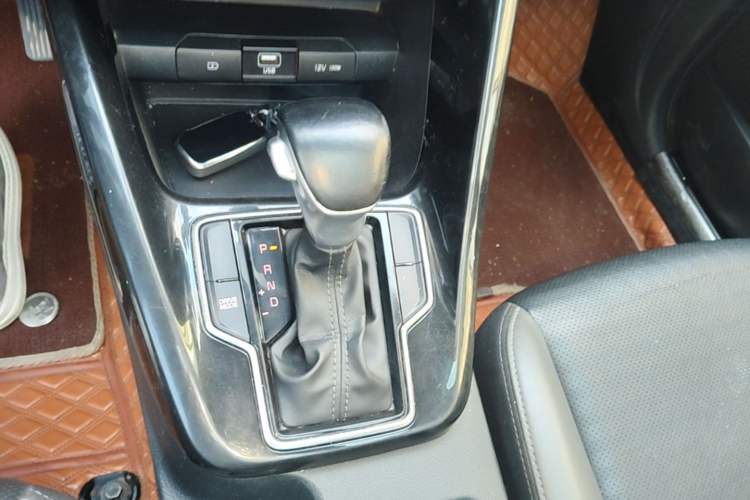 Used Kia Sportage R 2019 2.0L Automatic Smart Luxury Edition Gear Lever