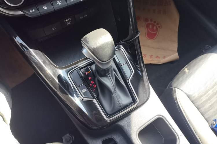 Used Kia Sportage R 2019 2.0L Automatic Smart Luxury Edition Gear Lever