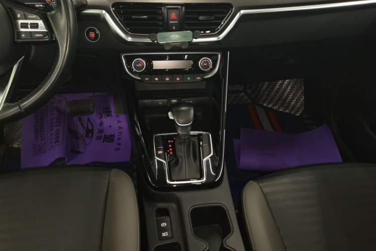 Used Kia Sportage R 2019 2.0L Automatic Smart Luxury Edition Gear Lever
