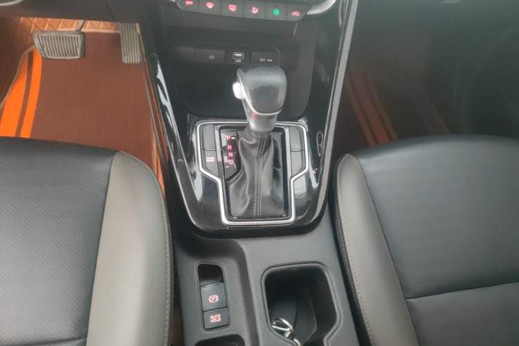 Used Kia Sportage R 2019 2.0L Automatic Smart Luxury Edition Gear Lever