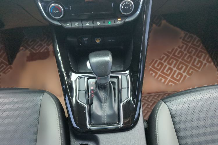 Used Kia Sportage R 2019 2.0L Automatic Smart Luxury Edition Gear Lever
