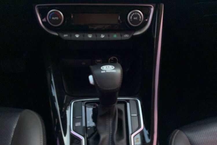 Used Kia Sportage R 2019 2.0L Automatic Smart Luxury Edition Gear Lever