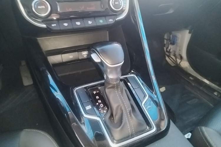 Used Kia Sportage R 2019 2.0L Automatic Smart Luxury Edition Gear Lever