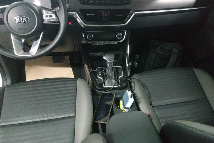 Used Kia Sportage R 2019 2.0L Automatic Smart Luxury Edition Gear Lever