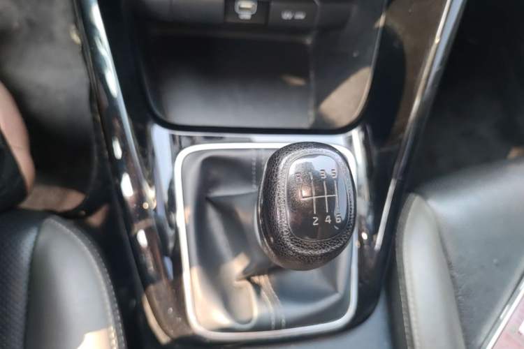 Used Kia Sportage R 2019 2.0L Manual Fashion Edition Gear Lever