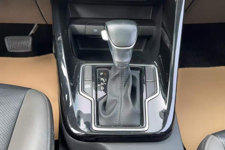 Used Kia Sportage R 2019 2.0L Automatic Smart Luxury Edition Gear Lever