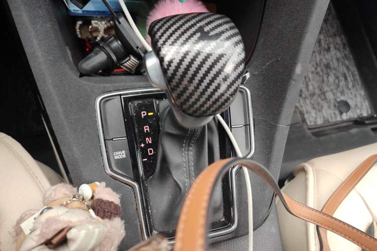 Used Kia Sportage R 2019 2.0L Automatic Smart Luxury Edition Gear Lever