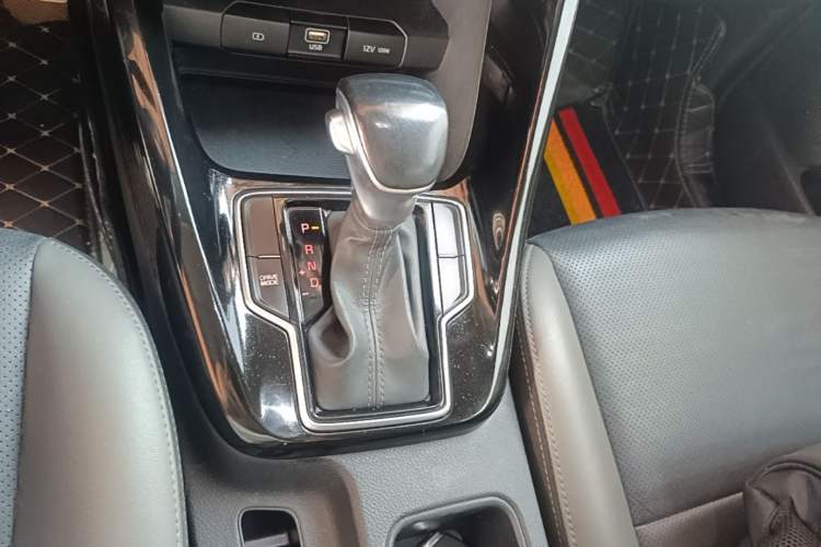 Used Kia Sportage R 2019 2.0L Automatic Smart Luxury Edition Gear Lever