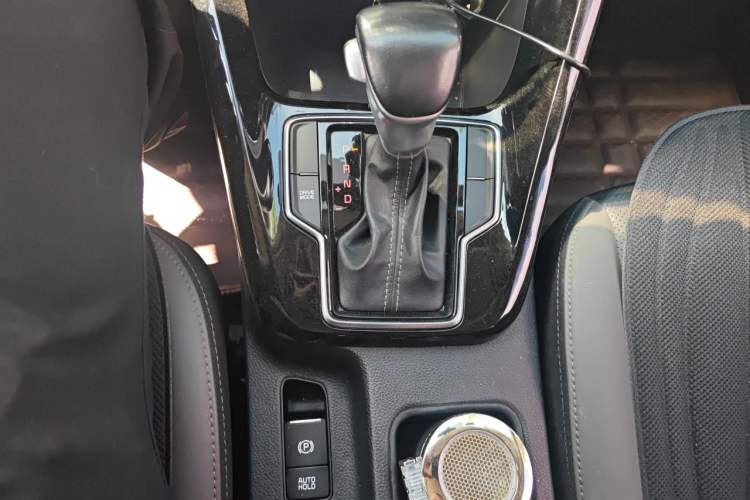 Used Kia Sportage R 2019 2.0L Automatic Smart Luxury Edition Gear Lever