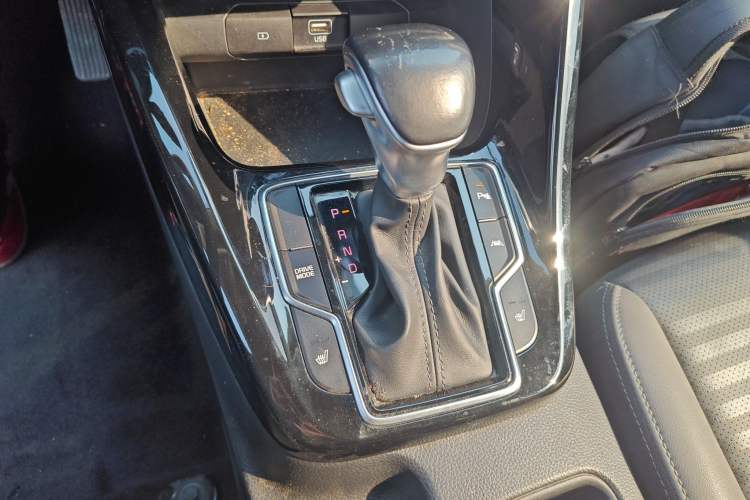 Used Kia Sportage R 2019 2.0L Automatic Smart Luxury Enhanced Edition Gear Lever