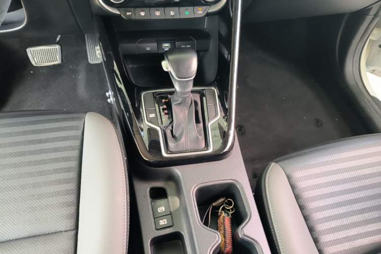 Used Kia Sportage R 2019 2.0L Automatic Smart Luxury Edition Gear Lever