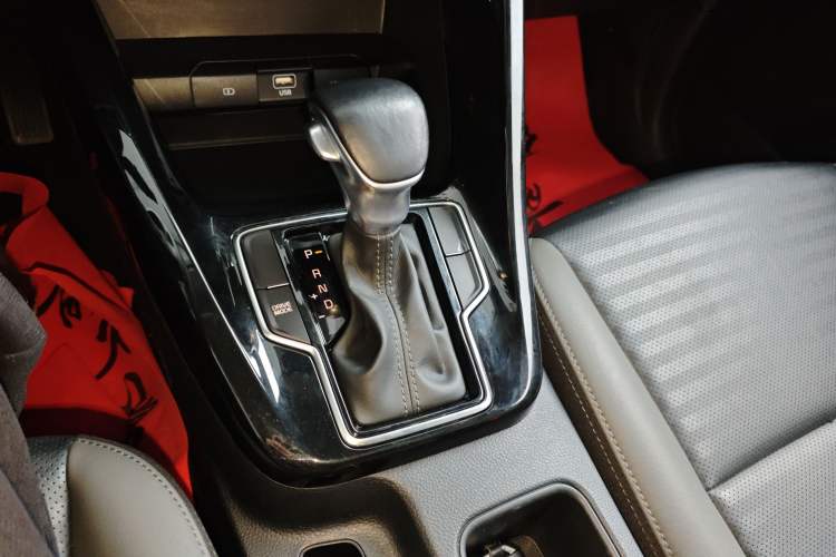 Used Kia Sportage R 2019 2.0L Automatic Smart Luxury Edition Gear Lever