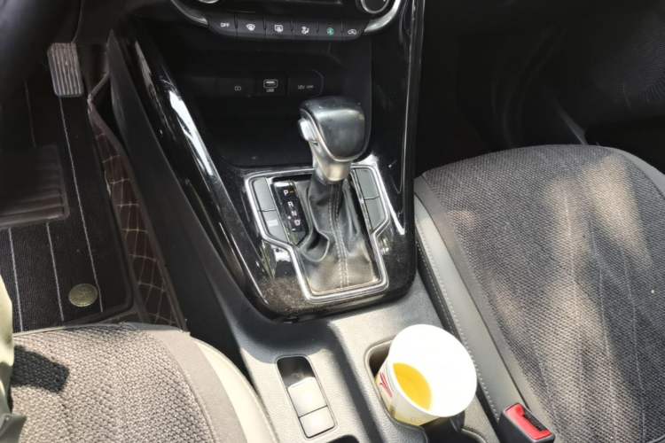 Used Kia Sportage R 2019 2.0L Automatic Smart Luxury Edition Gear Lever