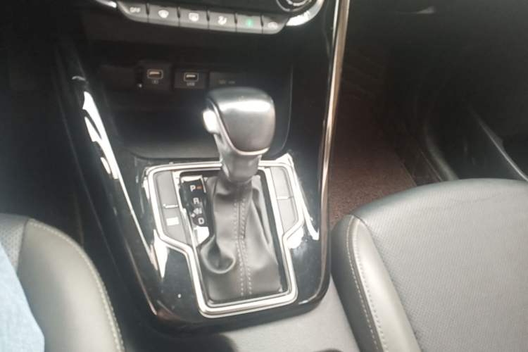 Used Kia Sportage R 2019 2.0L Automatic Smart Luxury Edition Gear Lever