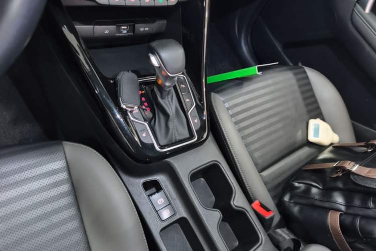 Used Kia Sportage R 2019 2.0L Automatic Smart Luxury Enhanced Edition Gear Lever