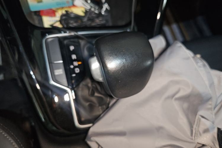 Used Kia Sportage R 2019 2.0L Automatic Smart Luxury Edition Gear Lever