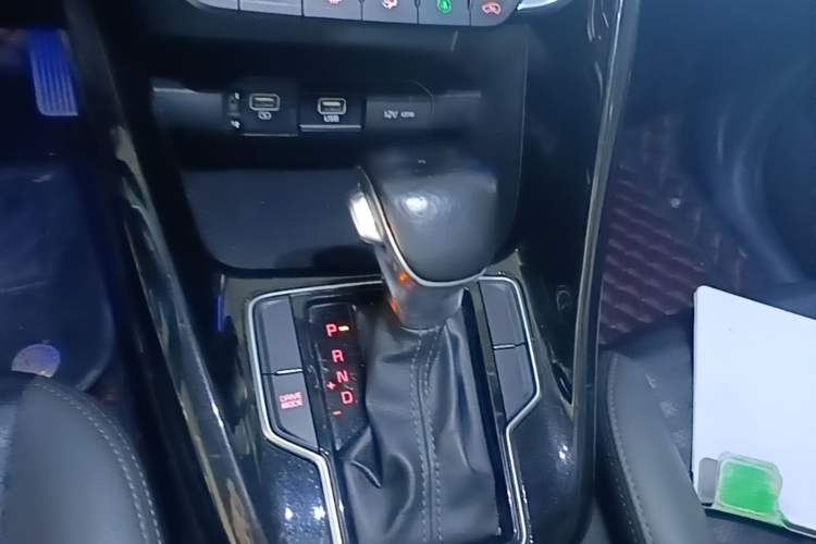Used Kia Sportage R 2019 2.0L Automatic Smart Luxury Edition Gear Lever