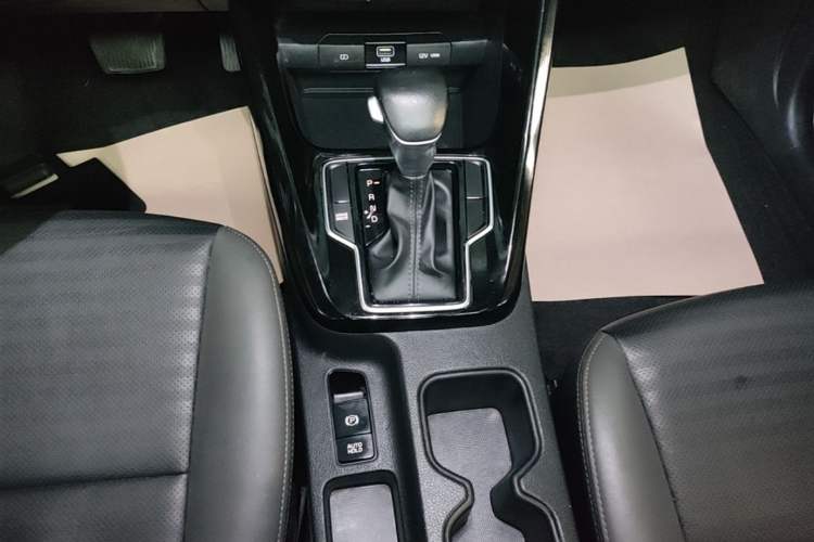 Used Kia Sportage R 2019 2.0L Automatic Smart Luxury Edition Gear Lever