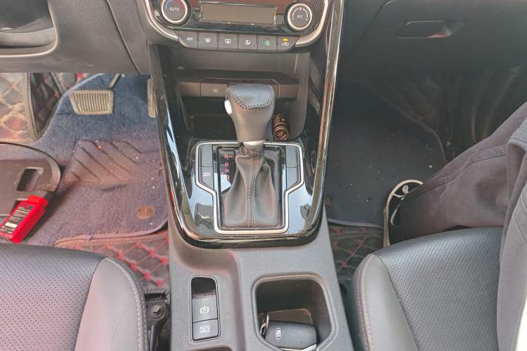 Used Kia Sportage R 2019 2.0L Automatic Smart Luxury Edition Gear Lever