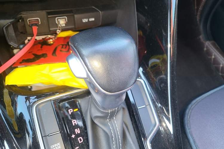 Used Kia Sportage R 2019 2.0L Automatic Smart Luxury Edition Gear Lever