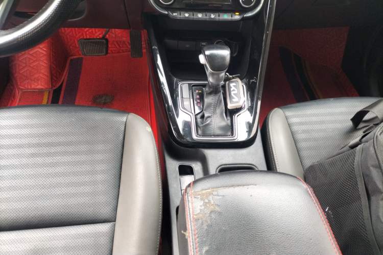 Used Kia Sportage R 2019 2.0L Automatic Smart Luxury Edition Gear Lever