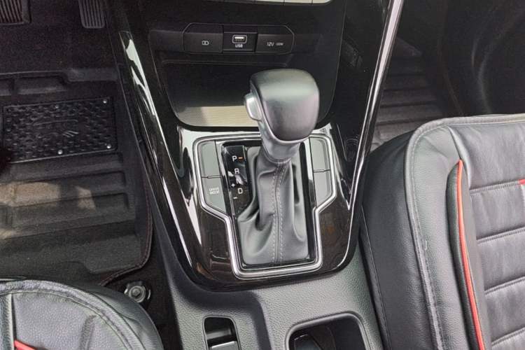 Used Kia Sportage R 2019 2.0L Automatic Smart Luxury Edition Gear Lever