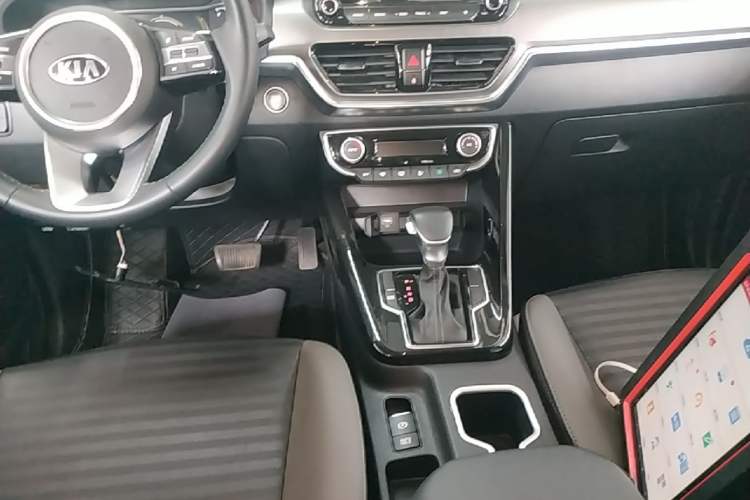 Used Kia Sportage R 2019 2.0L Automatic Smart Luxury Edition Gear Lever