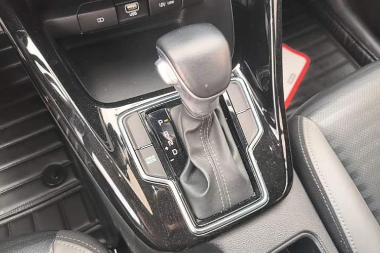 Used Kia Sportage R 2019 2.0L Automatic Smart Luxury Edition Gear Lever