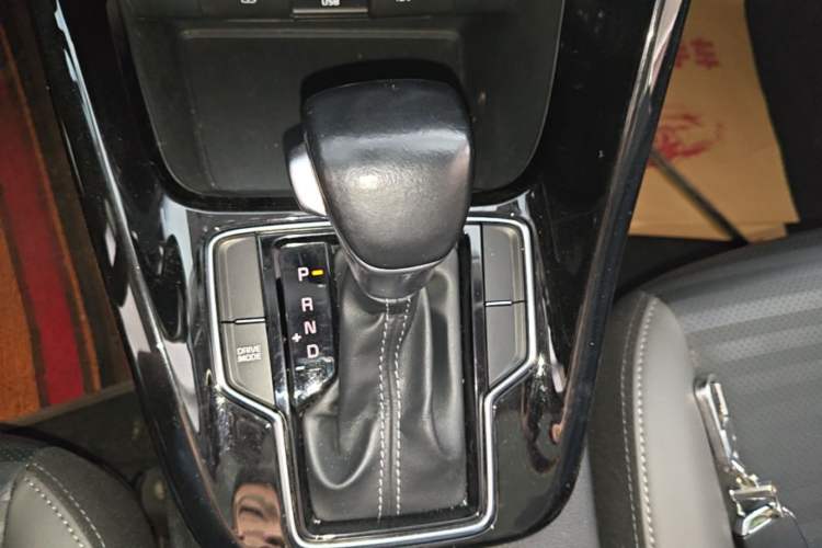 Used Kia Sportage R 2019 2.0L Automatic Smart Luxury Edition Gear Lever