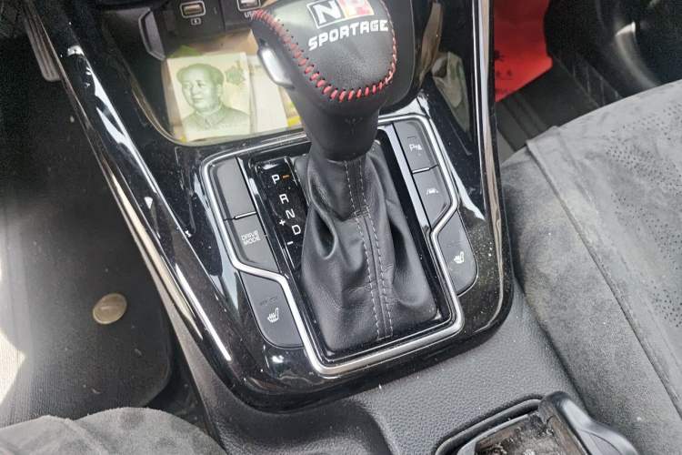 Used Kia Sportage R 2019 2.0L Automatic Smart Luxury Enhanced Edition Gear Lever