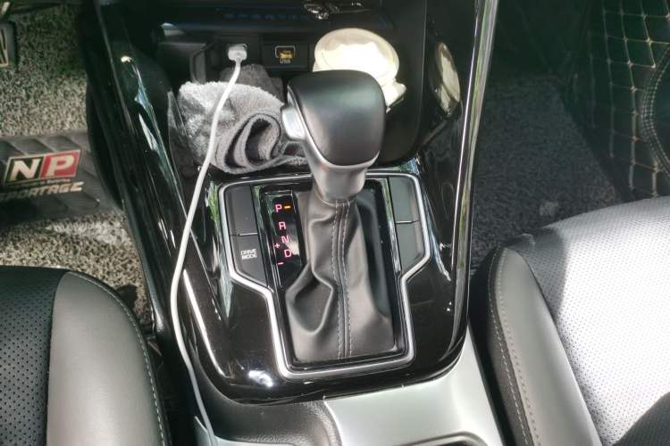 Used Kia Sportage R 2019 2.0L Automatic Smart Luxury Edition Gear Lever