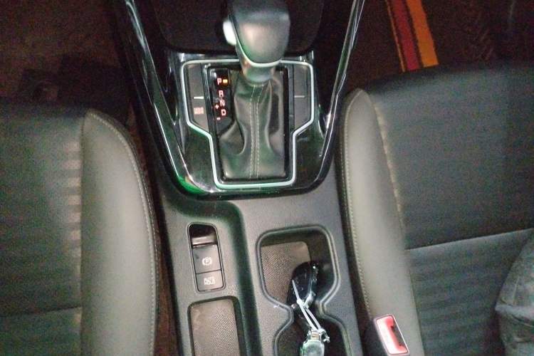 Used Kia Sportage R 2019 2.0L Automatic Smart Luxury Edition Gear Lever