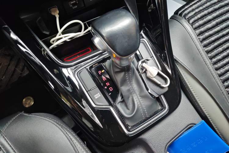 Used Kia Sportage R 2019 2.0L Automatic Smart Luxury Edition Gear Lever