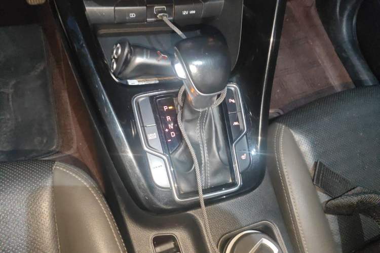 Used Kia Sportage R 2019 2.0L Automatic Smart Luxury Enhanced Edition Gear Lever