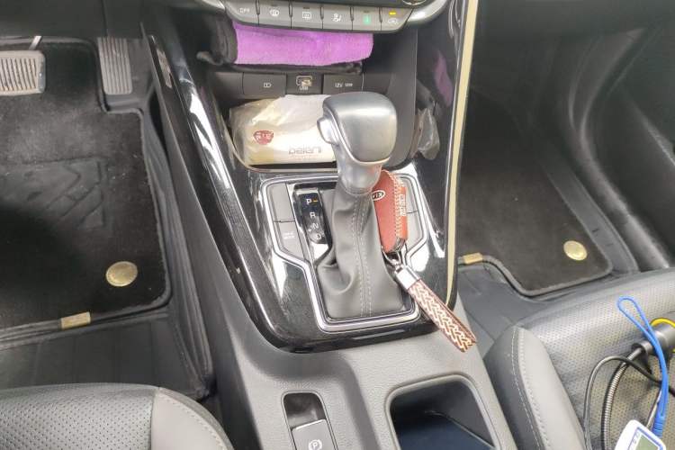 Used Kia Sportage R 2019 2.0L Automatic Smart Luxury Edition Gear Lever