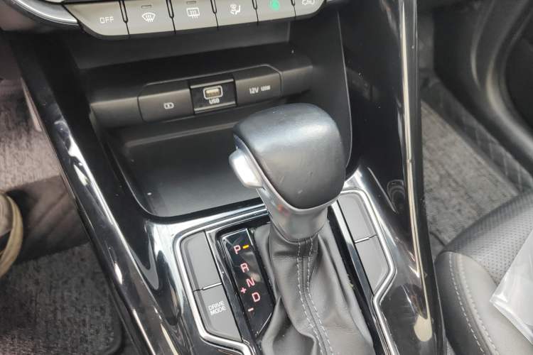 Used Kia Sportage R 2019 2.0L Automatic Smart Luxury Edition Gear Lever