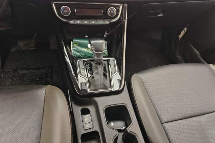 Used Kia Sportage R 2019 2.0L Automatic Smart Luxury Edition Gear Lever