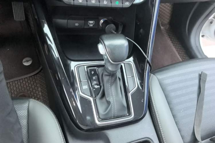 Used Kia Sportage R 2019 2.0L Automatic Smart Luxury Edition Gear Lever